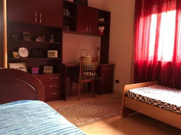 Tirane, shitet Vile 2+1+Ballkon Kati 2, 128 m² 250.000 € (Porcelan)