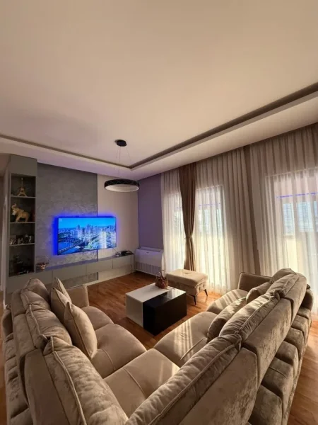 Tirane, shitet apartament 2+1+Ballkon Kati 5, 170 m² 300.000 € (fresku)