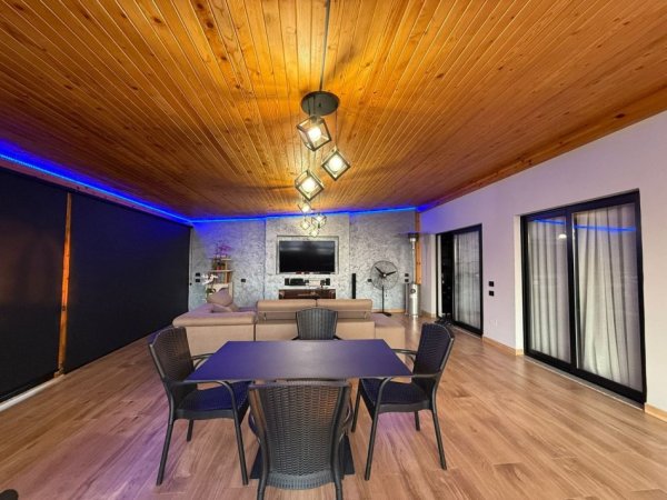 Tirane, shitet apartament 2+1+Ballkon Kati 5, 170 m² 300.000 € (fresku)
