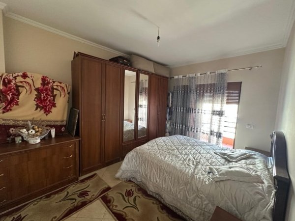 Tirane, shes apartament 2+1+Ballkon Kati 5, 92 m² 120.000 € (misto mame)