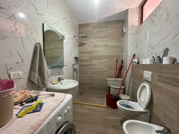 Tirane, shes apartament 2+1+Ballkon Kati 5, 92 m² 120.000 € (misto mame)