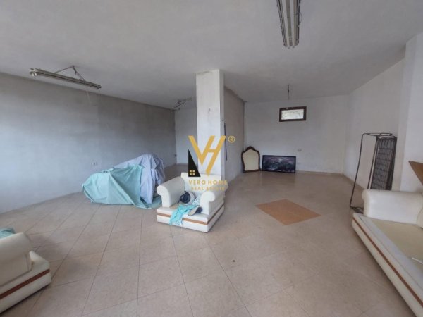 Tirane, jepet me qera magazine Kati 0, 75 m² 400 € (ali demi)