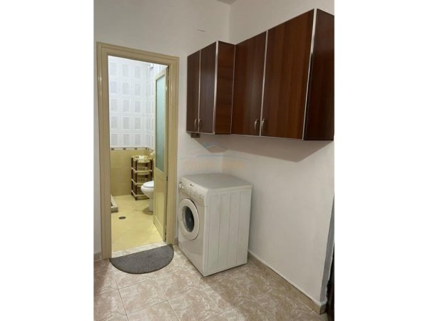 Tirane, jepet me qera apartament 1+1+Ballkon Kati 6, 65 m² 500 € (Zogu i Zi)