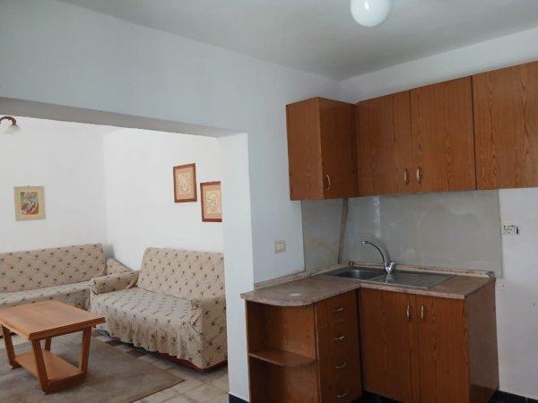 Tirane, jap me qera apartament 1 Katshe Kati 0, 60 m² 300 € (Ish Restorant Durresi)