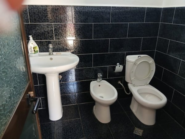 Tirane, jap me qera apartament 1 Katshe Kati 0, 60 m² 300 € (Ish Restorant Durresi)