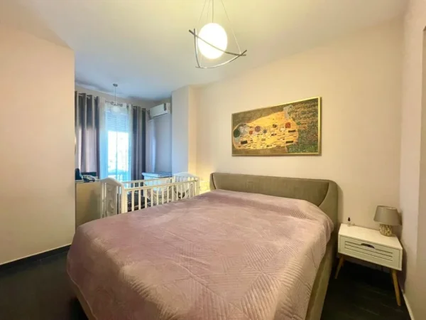 Tirane, jepet me qera apartament 2+1+Aneks+Ballkon Kati 3, 105 m² 850 € (Don Bosko)