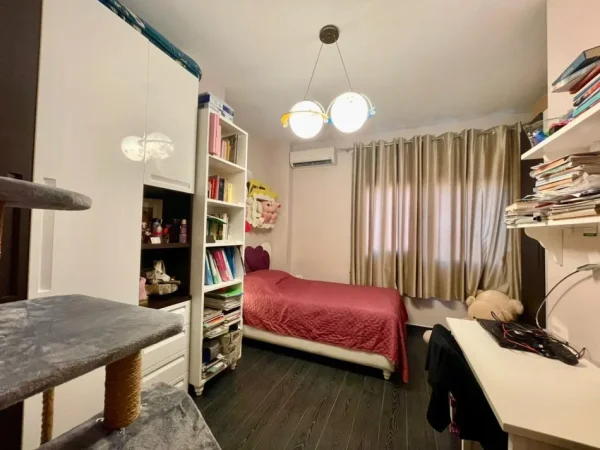 Tirane, jepet me qera apartament 2+1+Aneks+Ballkon Kati 3, 105 m² 850 € (Don Bosko)