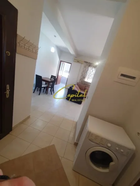 Tirane, jepet me qera apartament 1+1 Kati 2, 60 m² 450 € (SELITE)