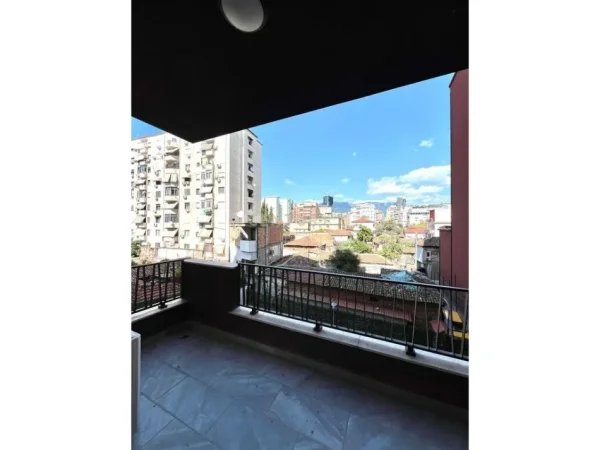 Tirane, jepet me qera apartament 1+1+Ballkon Kati 2, 85 m² 900 € (DREAM117968)