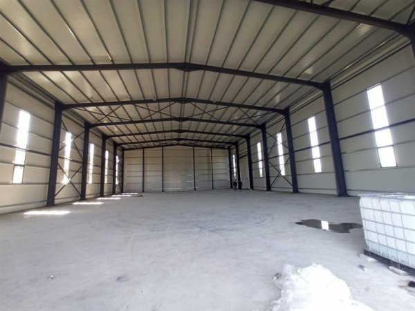 Tirane, jepet me qera magazine Kati 0, 1.200 m² 2.500 € (TUFIN)
