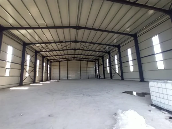 Tirane, jepet me qera magazine Kati 0, 1.200 m² 2.500 € (TUFIN)