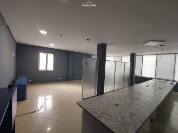 Tirane, jepet me qera zyre Kati 2, 220 m² 2.000 € (farmacia 10)