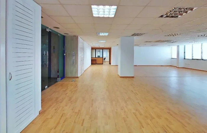 Tirane, jepet me qera zyre Kati 2, 230 m² 2.000 € (selvia)