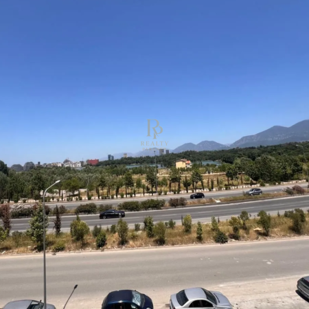Tirane, shitet apartament 2+1+Ballkon Kati 3, 105 m² 290.000 € (Liqeni i Thate)