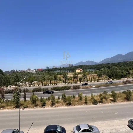 Tirane, shitet apartament 2+1+Ballkon Kati 3, 105 m² 290.000 € (Liqeni i Thate)