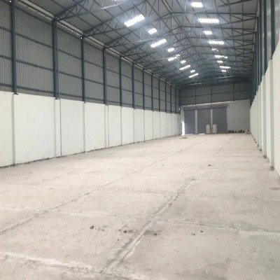 Tirane, jepet me qera magazine Kati 0, 250 m² 2.500 € (tufine)