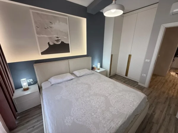 Tirane, jepet me qera apartament 1+1 , 65 m² 700 € 