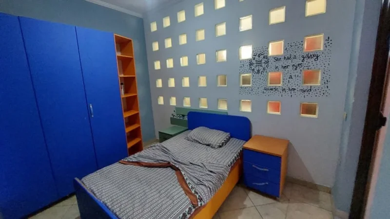 Tirane, jepet me qera apartament 3+1 Kati 10, 130 m² 800 € (rruga e kavajes)