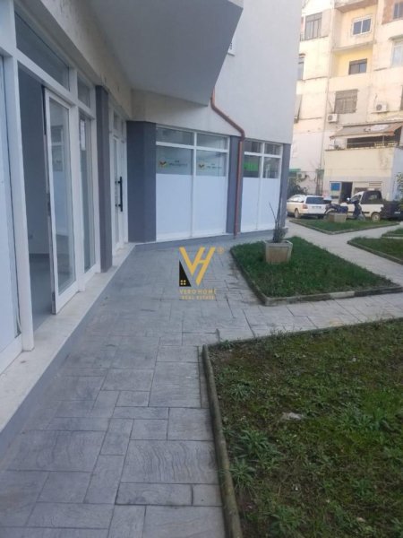 Tirane, jepet me qera dyqan Kati 0, 30 m² 400 € (VASIL SHANTO)