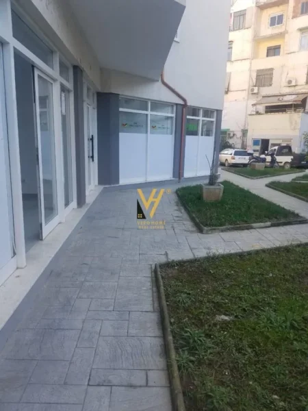 Tirane, jepet me qera dyqan Kati 0, 30 m² 400 € (VASIL SHANTO)