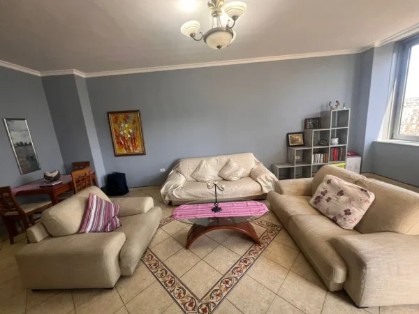 Tirane, jepet me qera apartament 2+1+Aneks+Ballkon Kati 10, 115 m² 1.200 € (Perballe Toptanit)