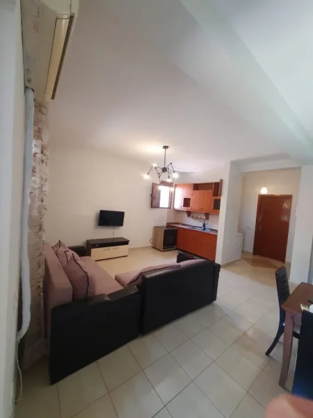 Tirane, jepet me qera apartament 1+1 Kati 2, 60 m² 450 € (Selite)