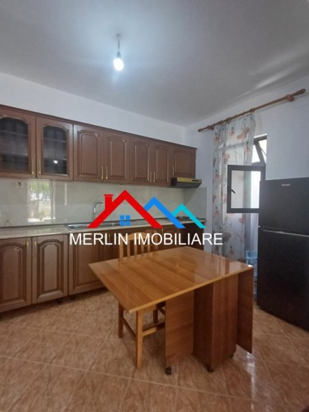 Tirane, jepet me qera garsonier Kati 1, 55 m² 300 € (RRUGA HAKI SHEHU)