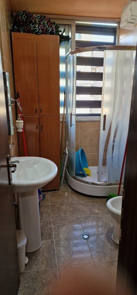 Tirane, jepet me qera apartament 1+1 Kati 5, 1 m² 