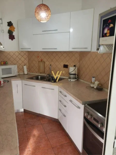 Tirane, jepet me qera apartament 2+1+Ballkon Kati 9, 105 m² 650 € (KOMUNA E PARISIT)
