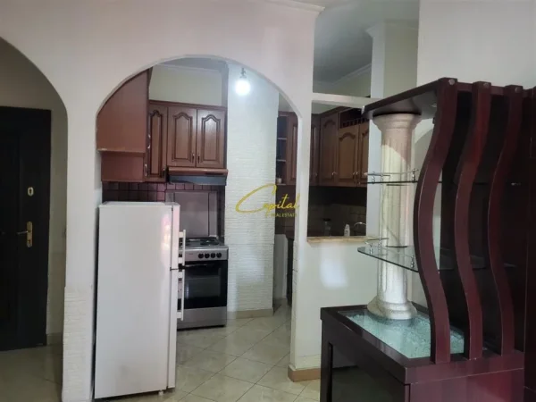 Tirane, jepet me qera apartament 2+1 Kati 5, 450 m² 450 € (ASTIR)