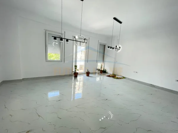 Tirane, jap me qera Ambient Biznesi 800 €