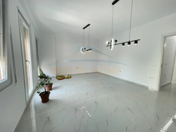 Tirane, jap me qera Ambient Biznesi 800 €