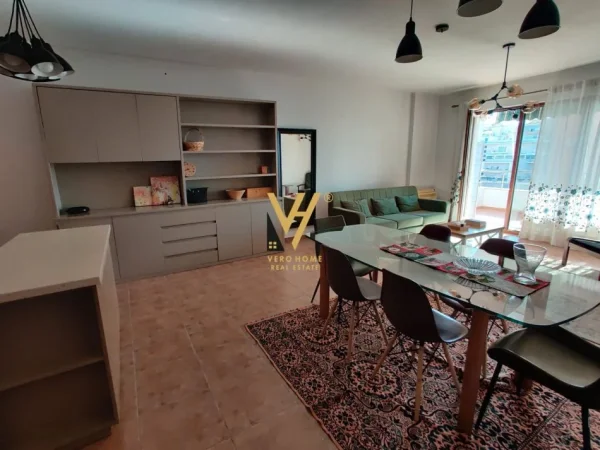 Tirane, jepet me qera apartament 2+1+Ballkon Kati 5, 110 m² 1.000 € (MYSLYM SHYR)