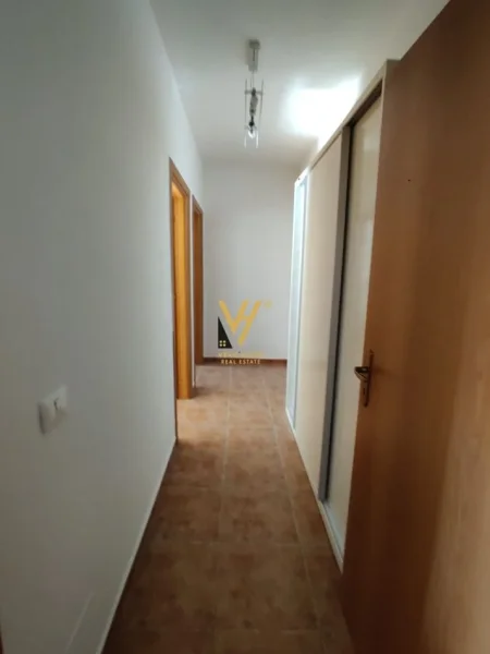 Tirane, jepet me qera apartament 2+1+Ballkon Kati 5, 110 m² 1.000 € (MYSLYM SHYR)