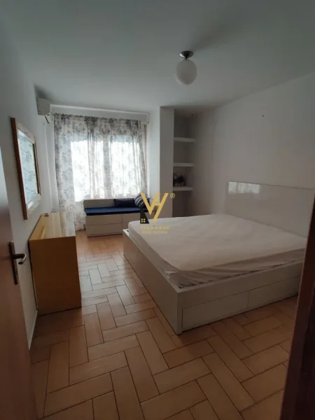 Tirane, jepet me qera apartament 2+1+Ballkon Kati 5, 110 m² 1.000 € (MYSLYM SHYR)