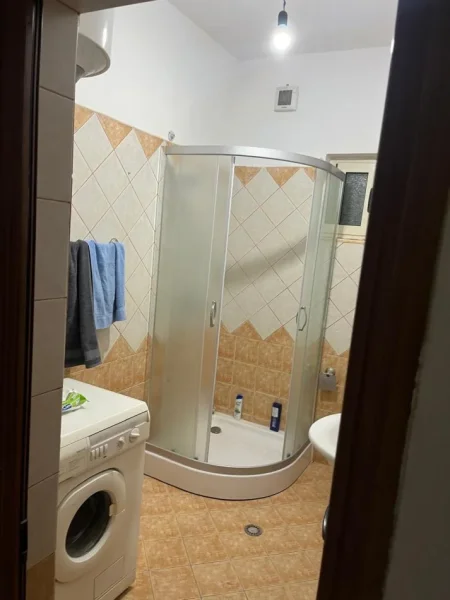 Tirane, jepet me qera Vile 2+1 Kati 3, 110 m² 500 € (rruga SELAUDIN ZORBA)