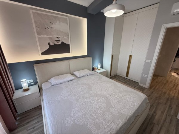 Tirane, jepet me qera apartament 1+1+Aneks+Ballkon Kati 5, 75 m² 700 € (Kompleksi Kika 2)