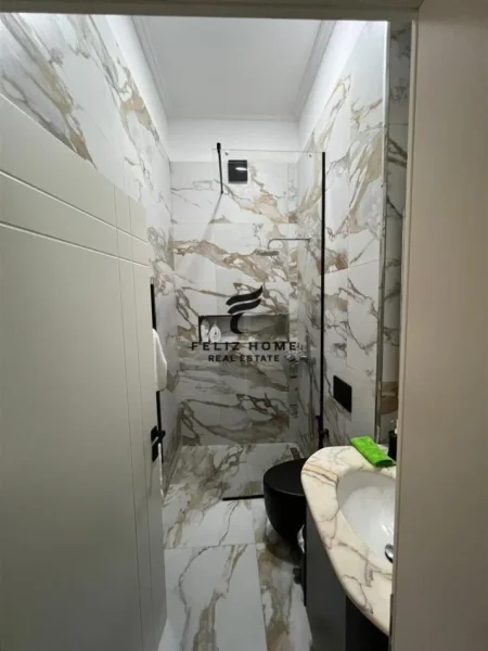 Tirane, shitet apartament 1+1+Ballkon Kati 1, 67 m² 201.000 € (QENDER)