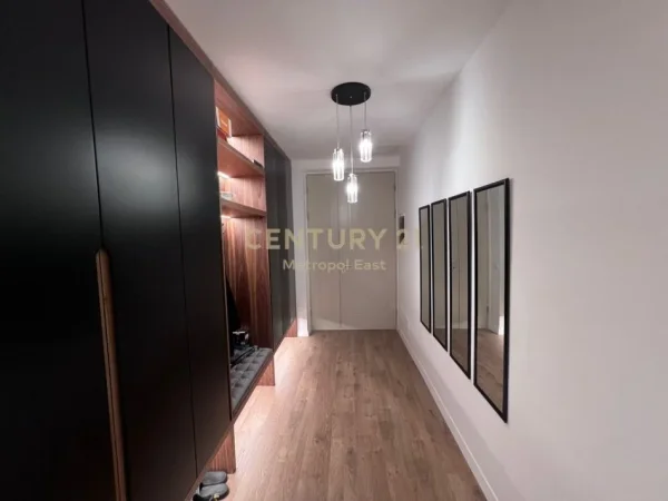 Tirane, jepet me qera apartament 2+1 , 250 m² 1.400 € (EAST117904)