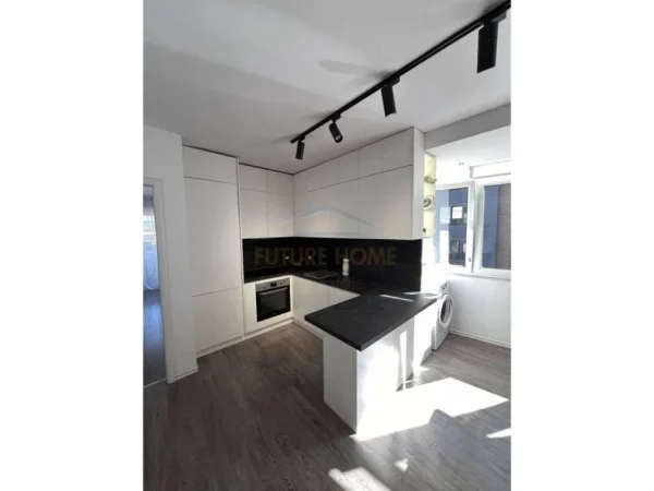 Tirane, jepet me qera apartament 1+1+Ballkon Kati 5, 72 m² 700 € (Pazari i Ri)