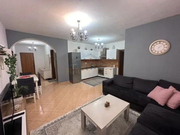 Tirane, shitet apartament 2+1+Ballkon Kati 2, 91 m² 234.000 € (Komuna e Parisit)