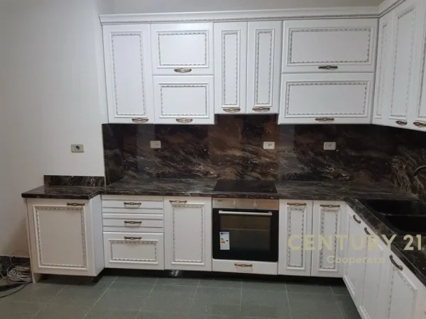 Tirane, shes apartament 2+1 , 120 m² 450.000 € (RTSH)
