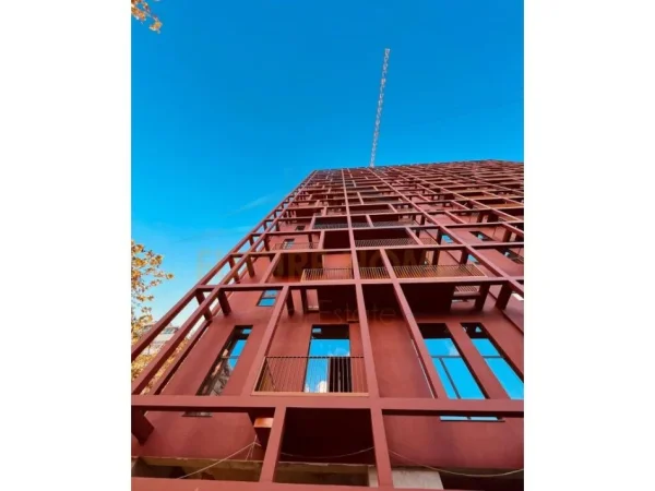 Tirane, jepet me qera zyre Kati 1, 100 m² 1.200 € (Tirana Garden Building, Rruga e Kavajes)