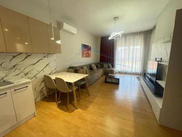 Tirane, jepet me qera apartament 2+1+Ballkon Kati 3, 95 m² 750 € (Rruga e Kavajes)