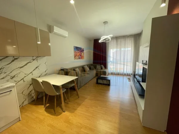 Tirane, jepet me qera apartament 2+1+Ballkon Kati 3, 95 m² 750 € (Rruga e Kavajes)