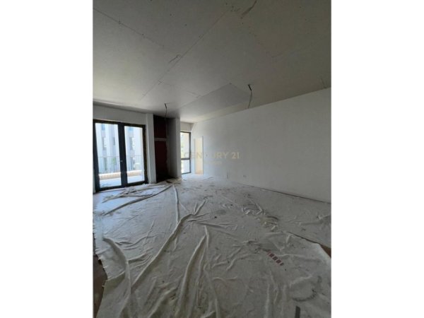 Tirane, jap me qera ambjent biznesi , 124 m² 2.000 € (Liqeni i Thate)
