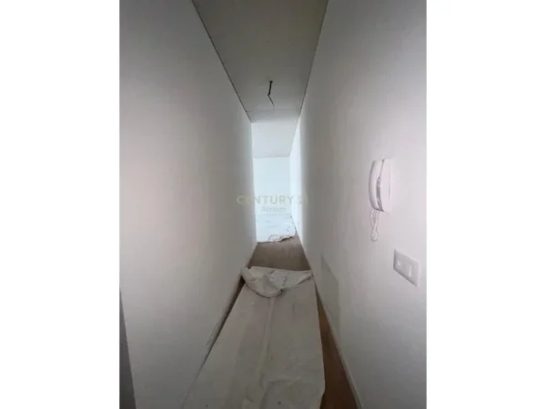 Tirane, jap me qera ambjent biznesi , 124 m² 2.000 € (Liqeni i Thate)