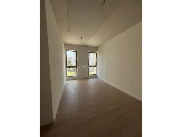 Tirane, jap me qera ambjent biznesi , 124 m² 2.000 € (Liqeni i Thate)
