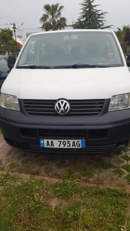 Tirane, shes minibus VOLKSWAGEN TRANSPORTER Nafte, e bardhë manuale Kondicioner 200.000 km 4.500 €