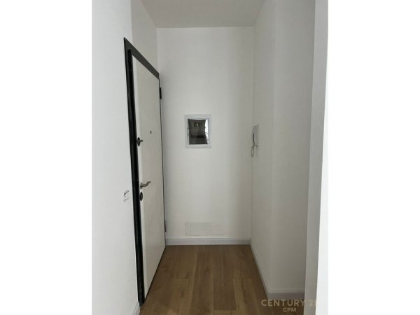 Tirane, jap me qera ambjent biznesi , 70 m² 700 € (Komuna e Parisit)